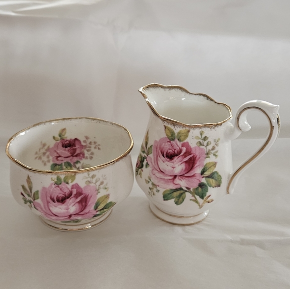 "American Beauty" cream and sugar by Royal Albert. - Picture 2 of 13